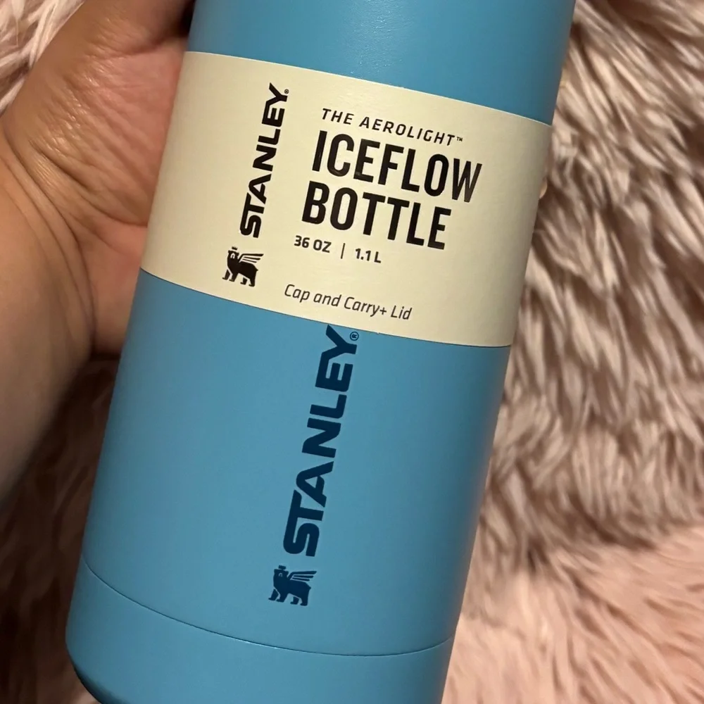 Stanley Blue IceFlow Bottle - Picture 2 of 6